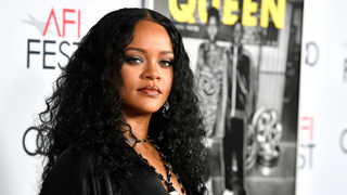 RIHANNA IS IN THE STUDIO!! I REPEAT: RIHANNA IS IN THE STUDIO!!
